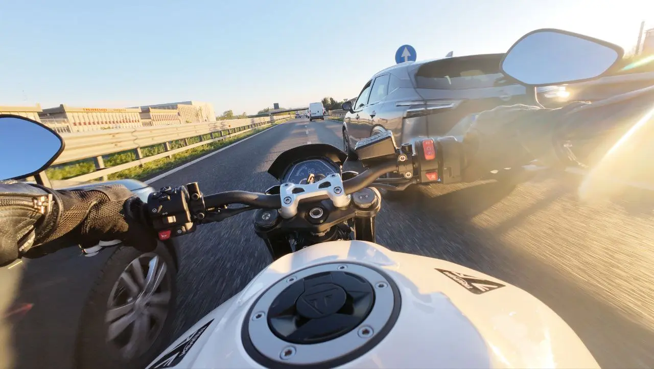 Esploratore in moto